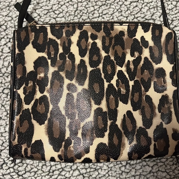 Cute leopard crossbody! ♠️ - Picture 3 of 6